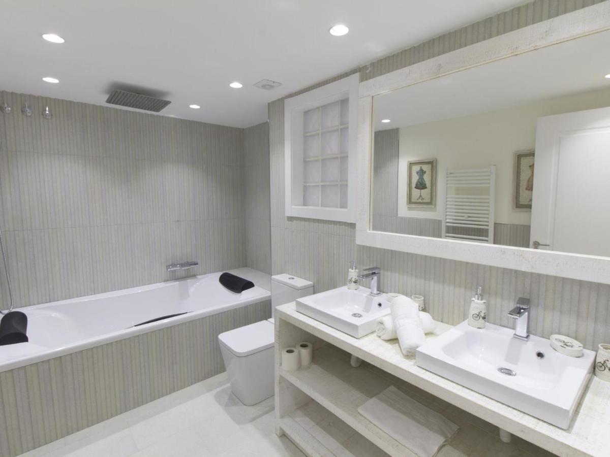 Sitges Spaces Mediterranean Apartments 5 Bedrooms, 4 Bathrooms, 75M2 Terrace, Centre Sitges- Sleeps 11 Luaran gambar